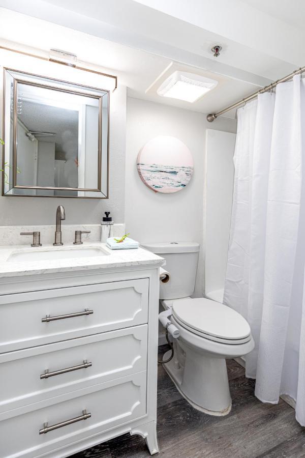Beautifully Upgraded Studio Close To Waikiki Beach Lägenhet Honolulu Exteriör bild