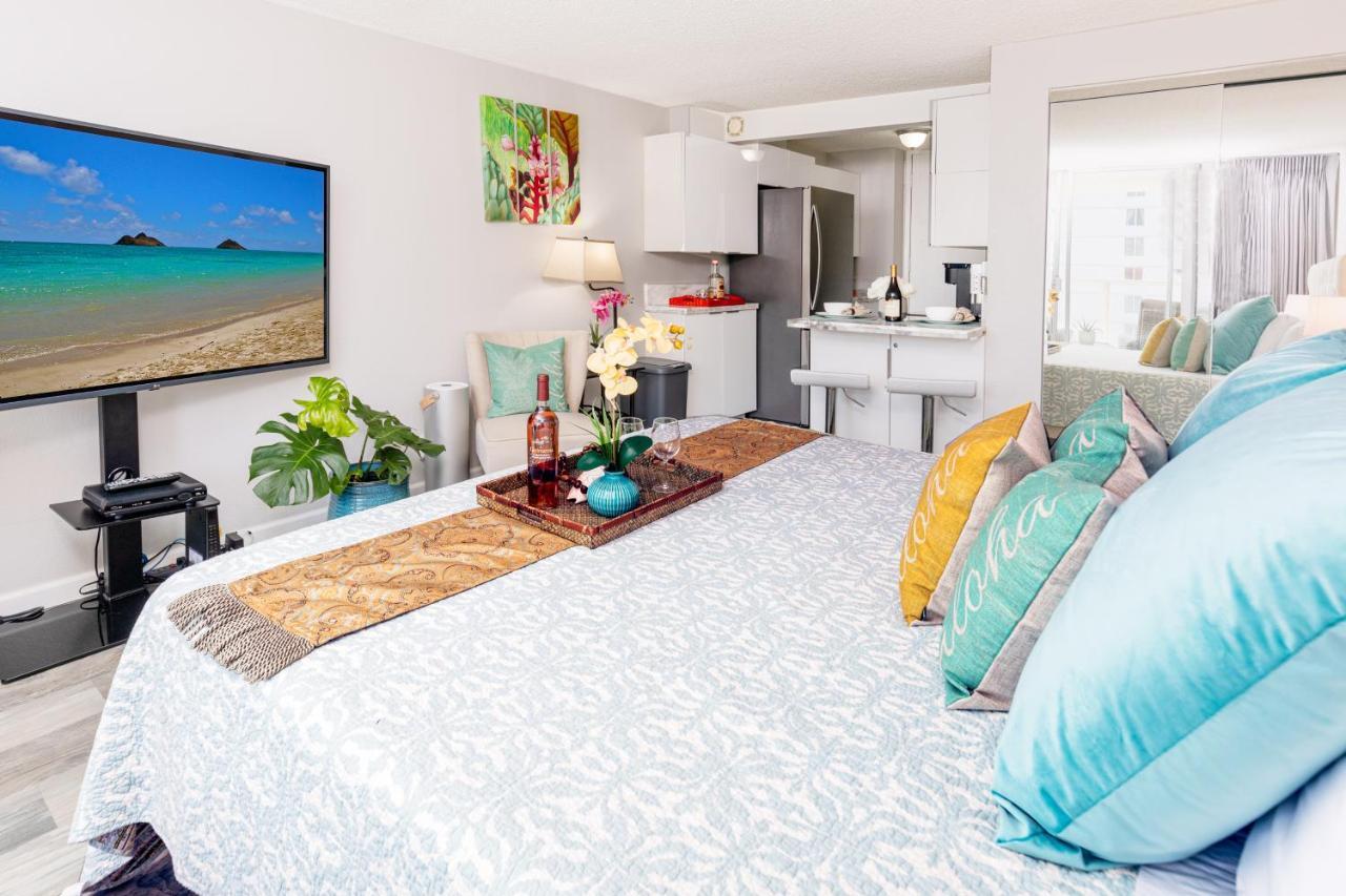 Beautifully Upgraded Studio Close To Waikiki Beach Lägenhet Honolulu Exteriör bild